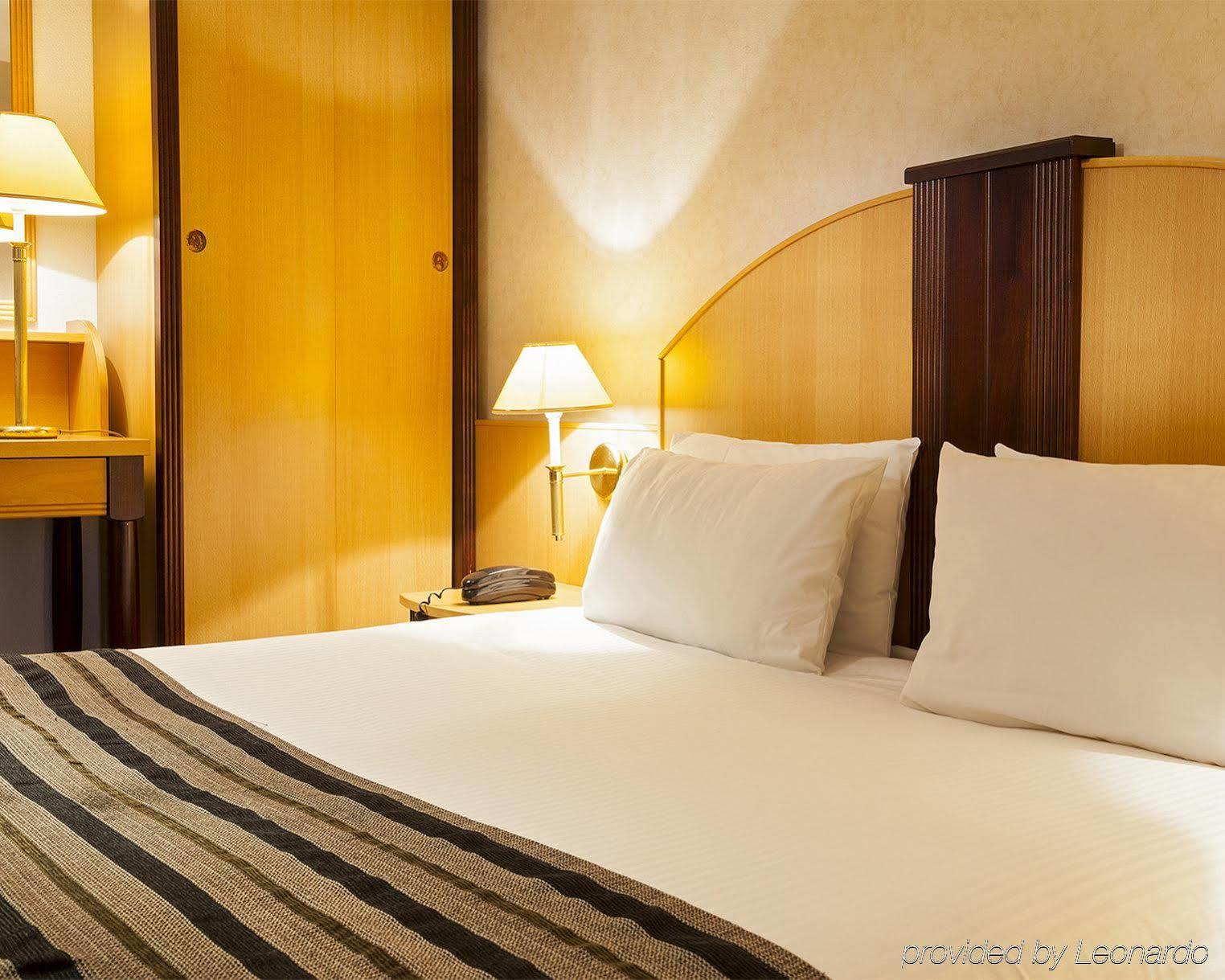 B&B Hotel เบรทินีย์-ซัวร์-ออร์จ ภายนอก รูปภาพ